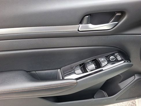 Used 2024 Nissan Altima 2.5 SR image 13