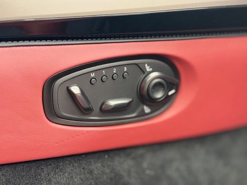 Used 2025 Aston Martin Vanquish image 19