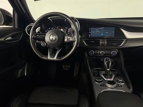 Used 2023 Alfa Romeo Giulia Veloce RWD image 15