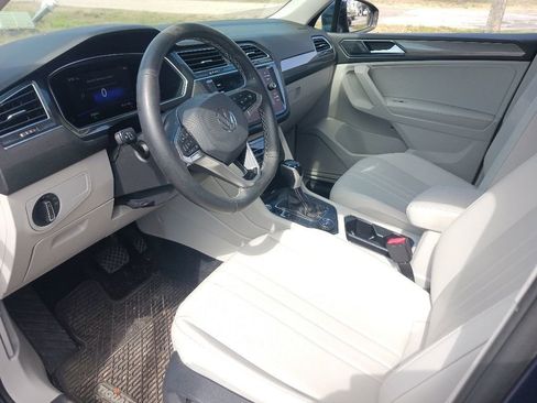 Used 2022 Volkswagen Tiguan SE AWD/4WD image 9