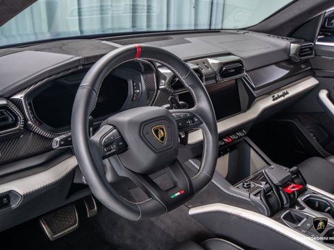 Used 2025 Lamborghini Urus SE image 39