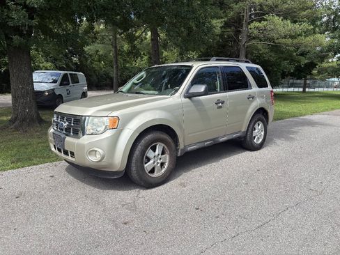 Used 2010 Ford Escape XLT FWD image 1