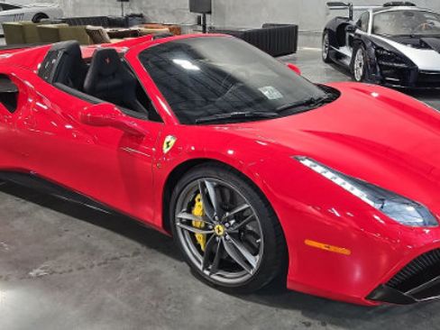 Used 2018 Ferrari 488 Spider RWD image 3