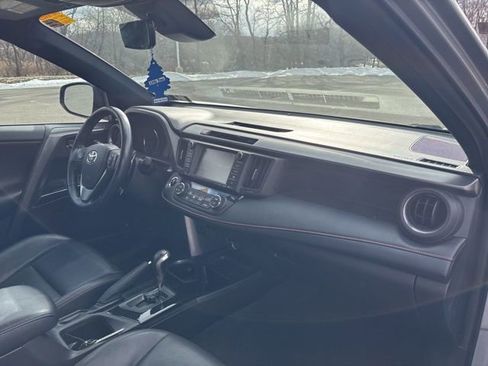 Used 2017 Toyota RAV4 SE image 11