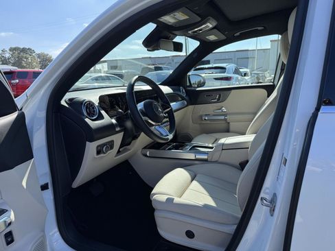 Certified 2025 Mercedes-Benz GLB 250 image 5
