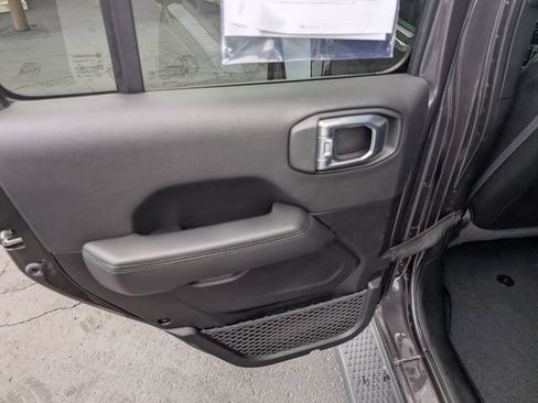 Used 2021 Jeep Wrangler Unlimited Sahara AWD/4WD image 10