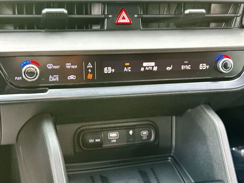 Certified 2025 Kia Sportage EX image 16