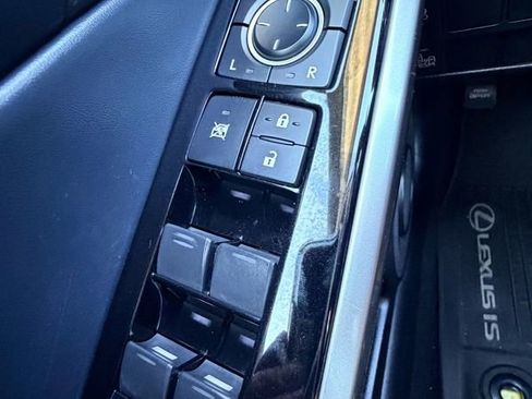 Used 2018 Lexus IS 300 image 22