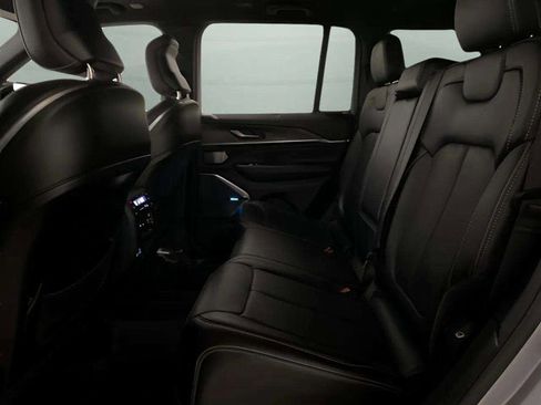 Used 2023 Jeep Grand Cherokee Overland w/ Luxury Tech Group IV image 19