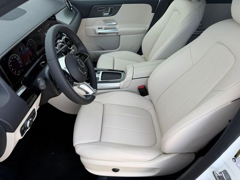 Used 2026 Mercedes-Benz GLA 250 4MATIC image 5