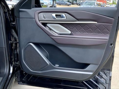 Used 2025 Ford Explorer Platinum w/ Ultimate Package AWD/4WD image 21