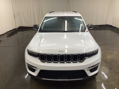 Used 2023 Jeep Grand Cherokee Limited AWD/4WD image 2