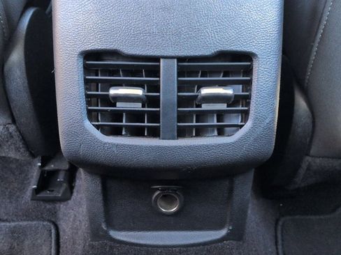 Used 2017 Ford Fusion SE w/ Fusion SE Technology Package image 16