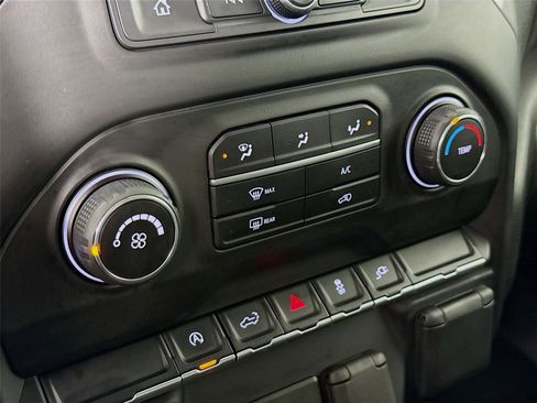 Used 2021 Chevrolet Silverado 1500 Custom image 16