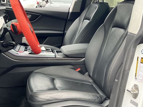Used 2022 Audi Q8 Premium w/ Convenience Package AWD/4WD image 18