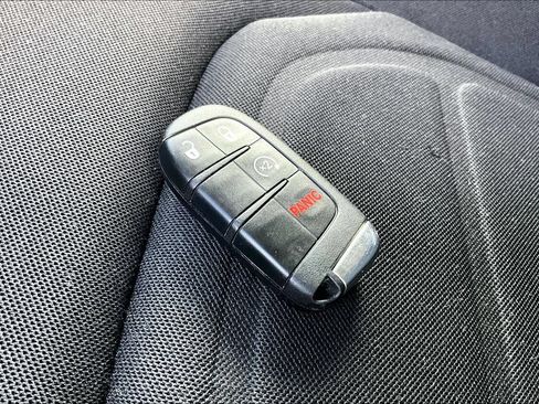 Used 2022 Jeep Renegade Latitude AWD/4WD image 34