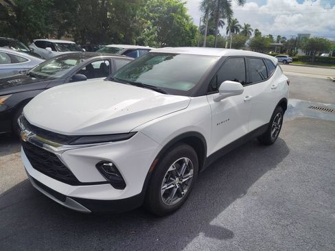 Used 2025 Chevrolet Blazer LT FWD image 1