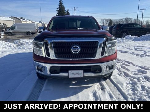 Used 2017 Nissan Titan SL image 8
