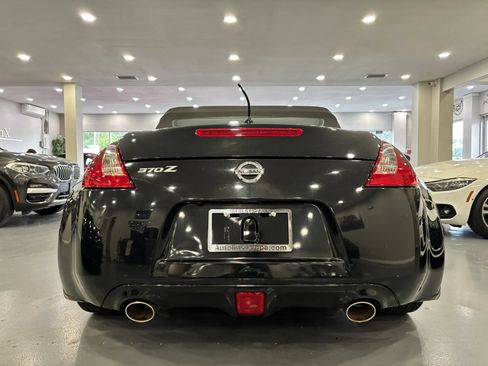 Used 2019 Nissan 370Z Touring RWD image 6