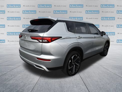 Used 2023 Mitsubishi Outlander SE AWD/4WD image 12