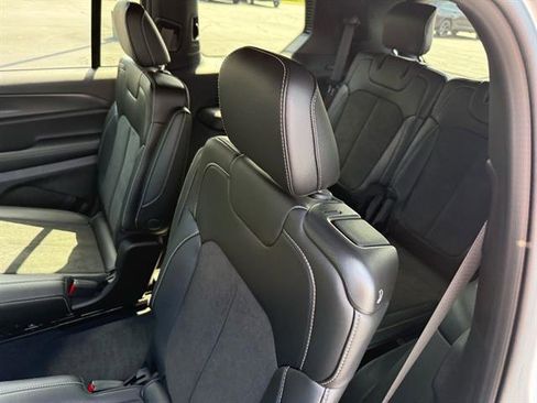 New 2025 Jeep Grand Cherokee L Altitude image 5