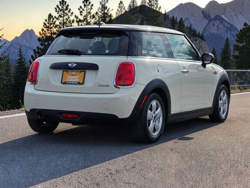 Used 2018 MINI Cooper 2-Door Hardtop w/ Cold Weather Package image 7