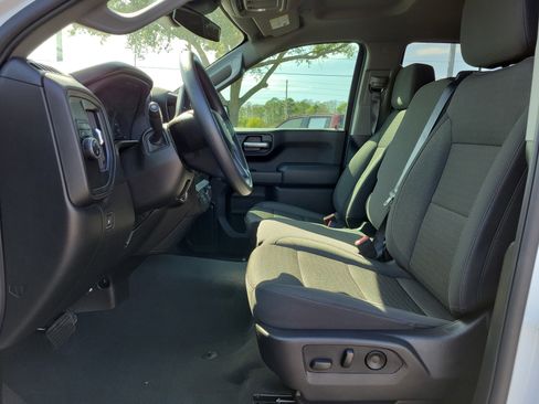 Used 2025 Chevrolet Silverado 1500 Custom image 13