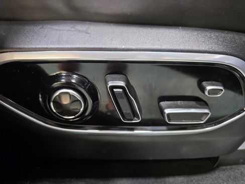 Used 2023 Jeep Grand Cherokee L Summit AWD/4WD image 30