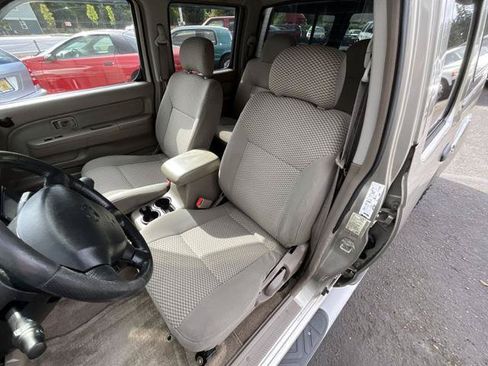 Used 2001 Nissan Frontier SE AWD/4WD image 9
