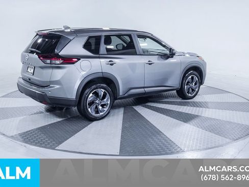 Used 2025 Nissan Rogue SV FWD image 9