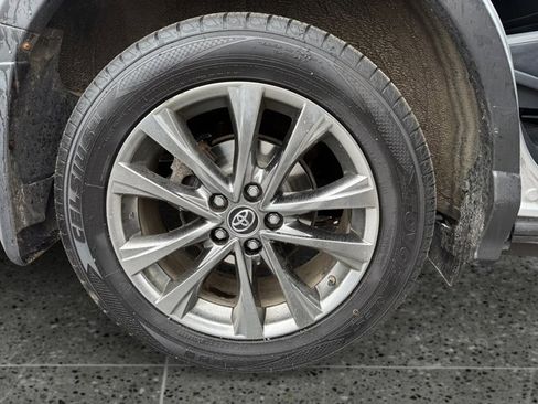 Used 2018 Toyota RAV4 Limited AWD/4WD image 10