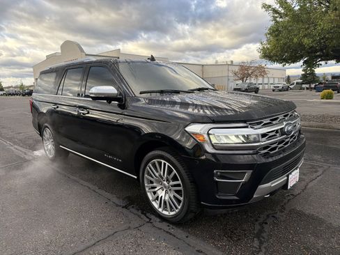 Used 2023 Ford Expedition Max Platinum AWD/4WD image 3