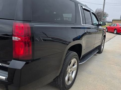 Used 2017 Chevrolet Suburban Premier image 9