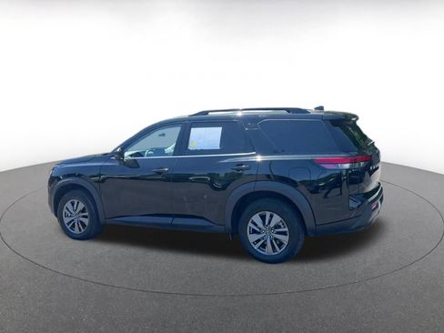 Used 2025 Nissan Pathfinder SV FWD image 10
