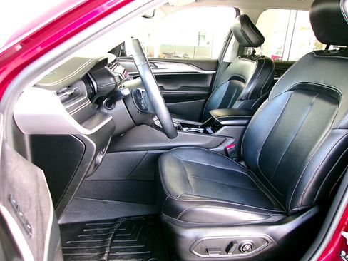 Used 2022 Jeep Grand Cherokee L Limited RWD image 13
