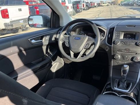 Used 2017 Ford Edge SE image 17