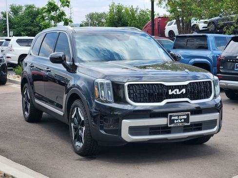 Certified 2023 Kia Telluride EX w/ EX Captain's Chair Package FWD image 3