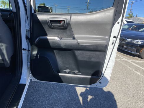Used 2017 Toyota Tacoma TRD Sport RWD image 22