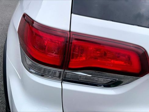 Used 2020 Jeep Grand Cherokee Limited AWD/4WD image 28