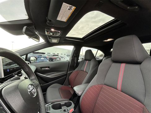 Used 2025 Toyota Corolla SE image 12
