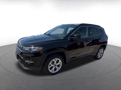 Used 2025 Jeep Compass Latitude AWD/4WD image 8