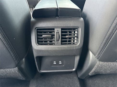 Used 2024 Nissan Rogue SL image 25