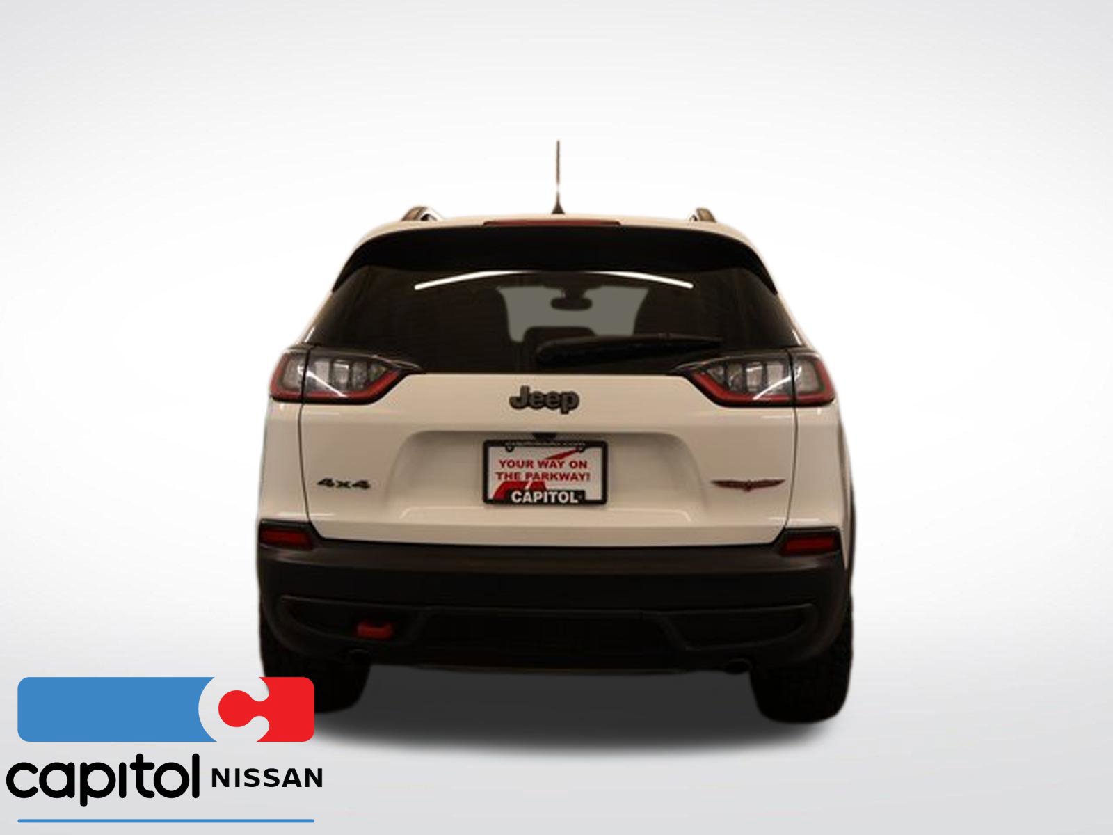 Used 2020 Jeep Cherokee Trailhawk w/ Cold Weather Group AWD/4WD image 3