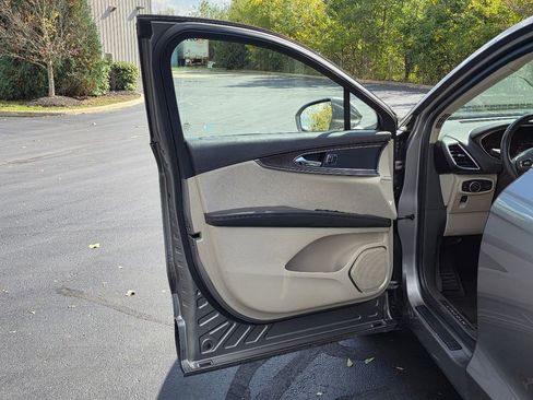 Used 2016 Lincoln MKX Reserve w/ Climate Package image 13