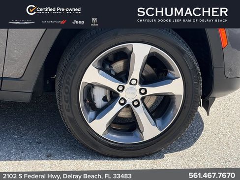 Used 2024 Jeep Grand Cherokee Limited w/ Luxury Tech Group II RWD image 9