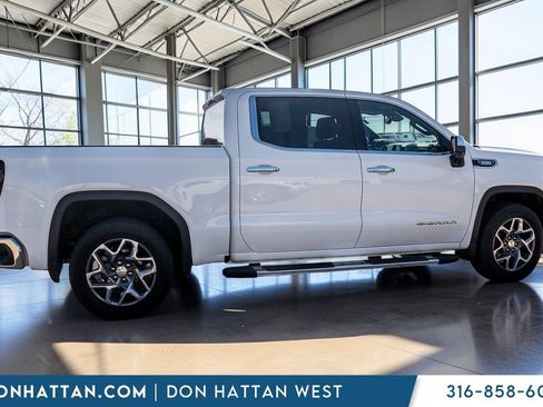 Used 2022 GMC Sierra 1500 SLT AWD/4WD image 31