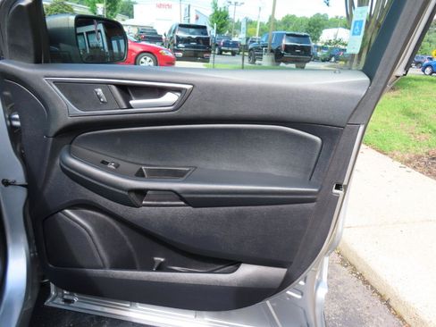 Used 2020 Ford Edge SE FWD image 23