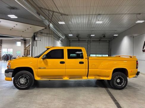 Used 2001 GMC Sierra 3500 4x4 Crew Cab w/ Off-Road Skid Plate Pkg image 1