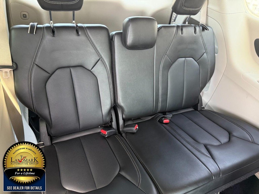 Used 2024 Chrysler Pacifica Touring-L FWD image 17