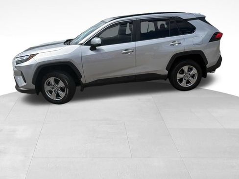 Used 2022 Toyota RAV4 XLE w/ Convenience Package FWD image 6